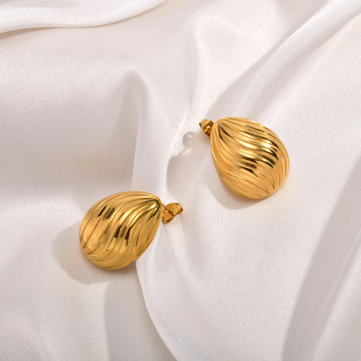 Meaeguet Gold Chunky Rectangle Stud Earrings – Geometric Statement Stud Earrings SPOT