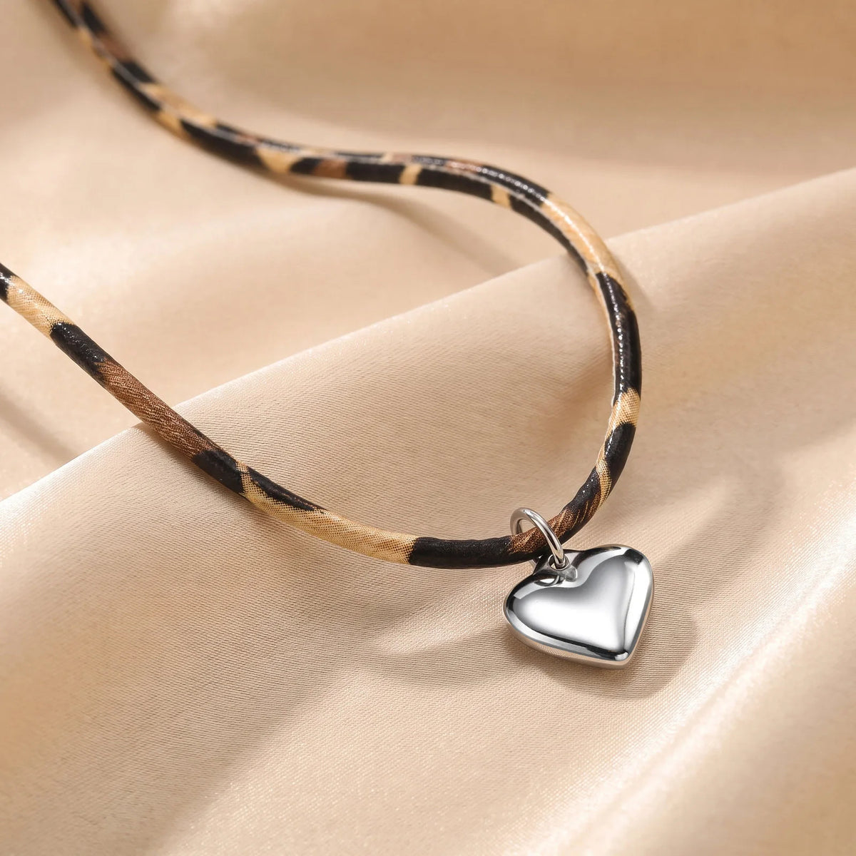 Women's Stainless Steel Heart Leopard Print Choker Necklace Choker Necklace SPOT