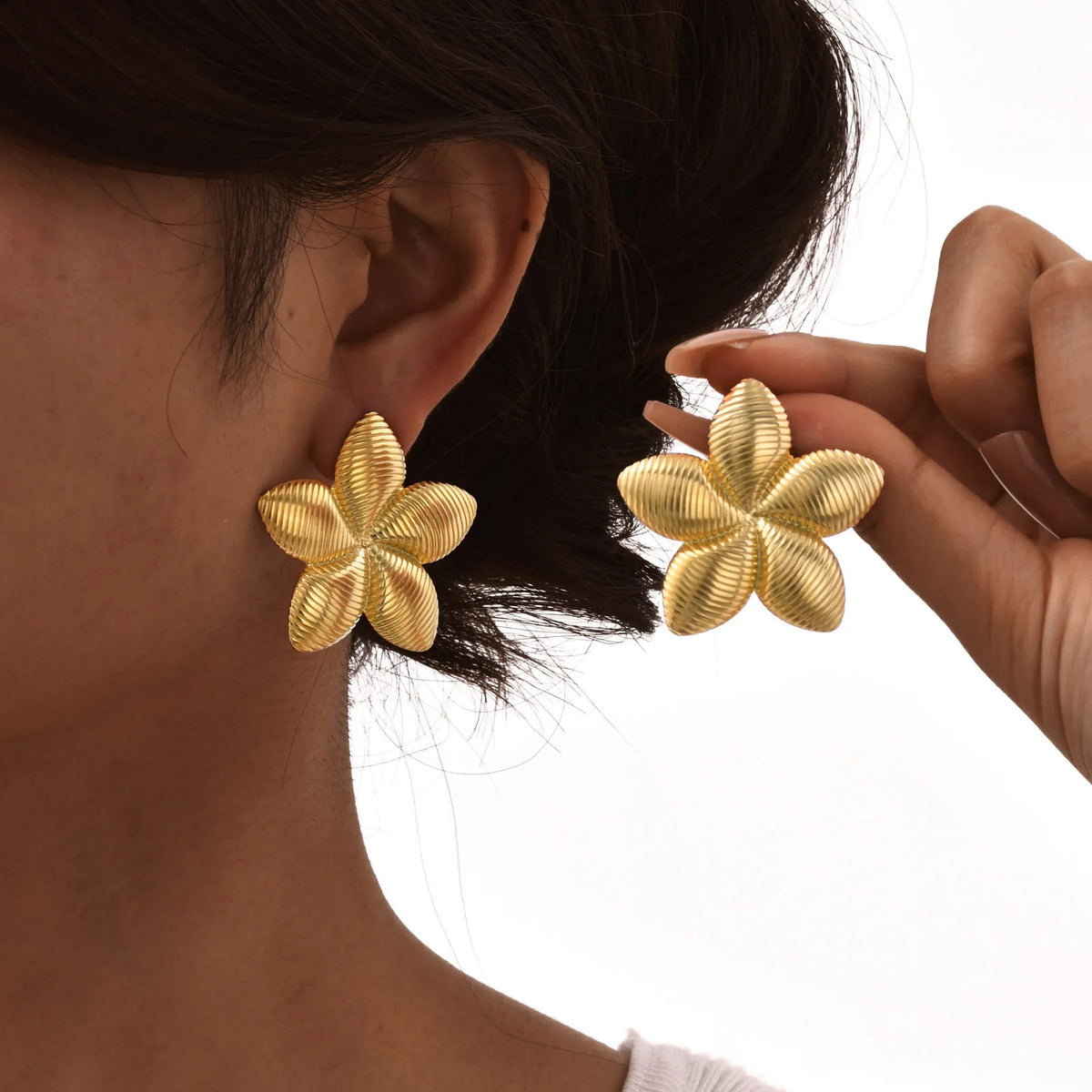 Meaeguet Flower Stud Earrings – Gold Stainless Steel Floral Stud Earrings SPOT