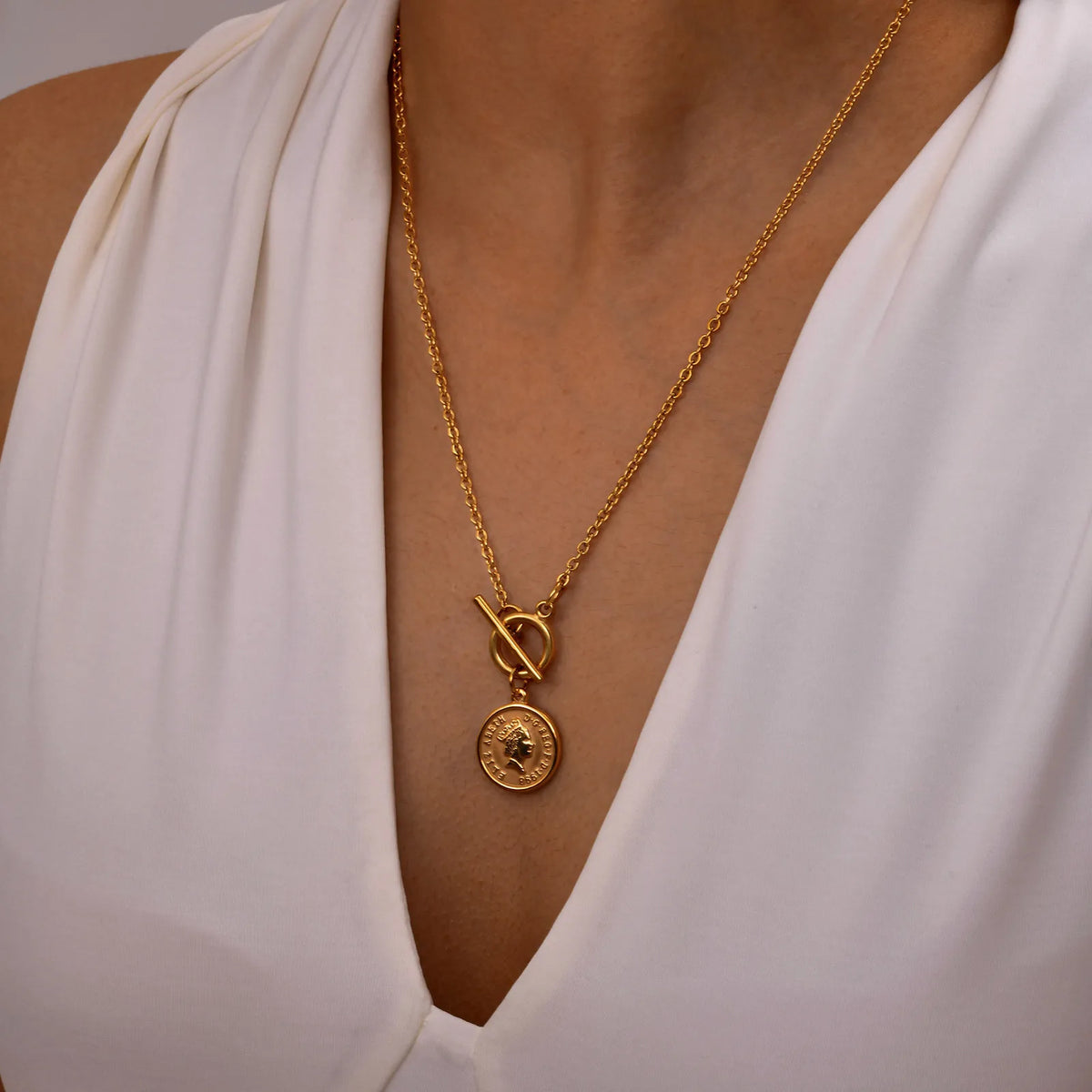 Queen Elizabeth Medallion Coin Necklace – 14K Gold Plated Pendant Necklace SPOT
