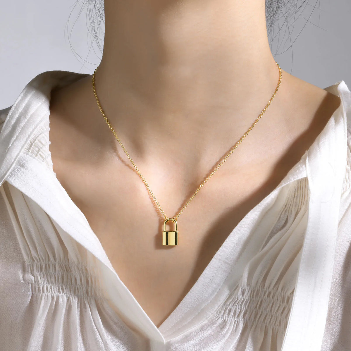 Meaeguet Padlock Pendant Necklace – Gold Stainless Steel Pendant Necklace SPOT