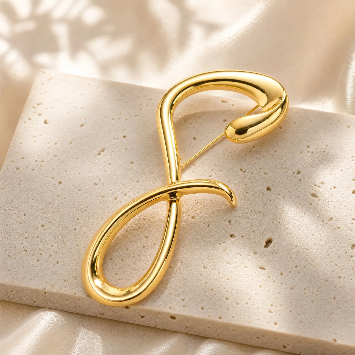 Meaeguet 18K Gold Plated Abstract Brooch Pin for Women Fashion Brooch Pin SPOT