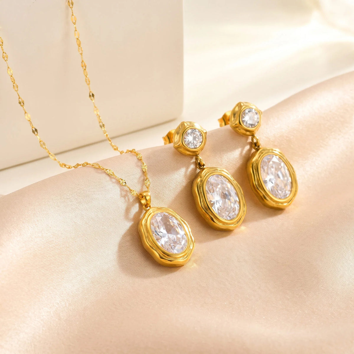 Textured Oval CZ Crystal Necklace – 18K Gold Plated Pendant Pendant Necklace SPOT