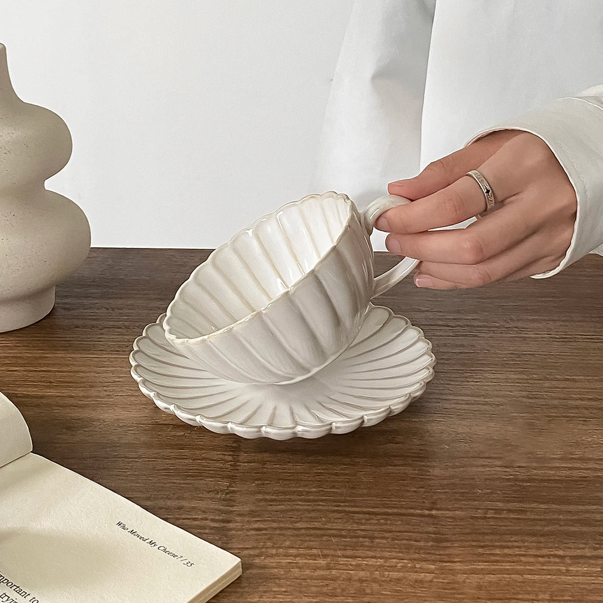 Shell-Shaped Ceramic Coffee Cup & Saucer Set – 250ml Vintage Cup & Saucer Set SPOT WHITE