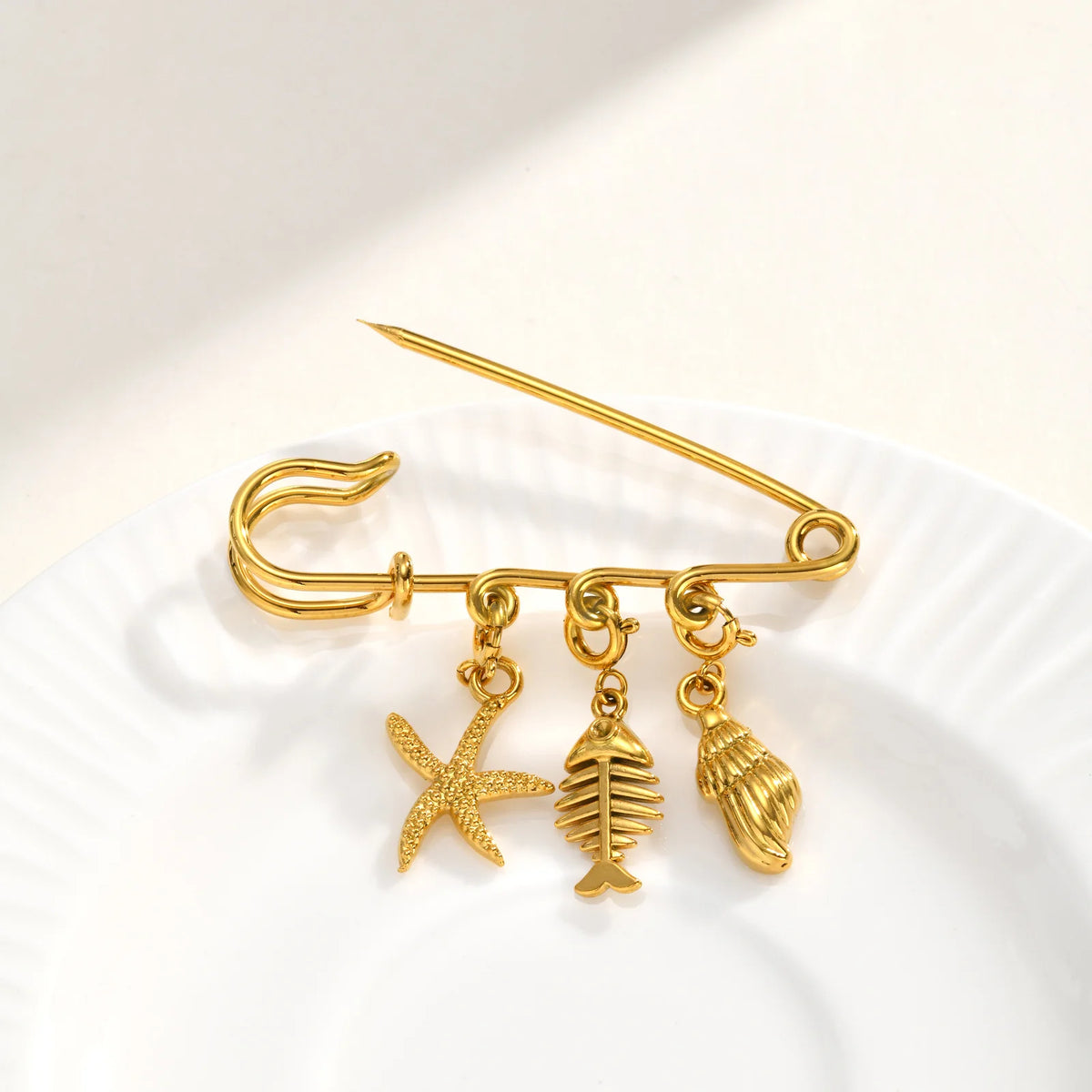18K Gold Heart Safety Pin Brooch – Anti-Tarnish Cardigan Clip Fashion Brooch Pin SPOT