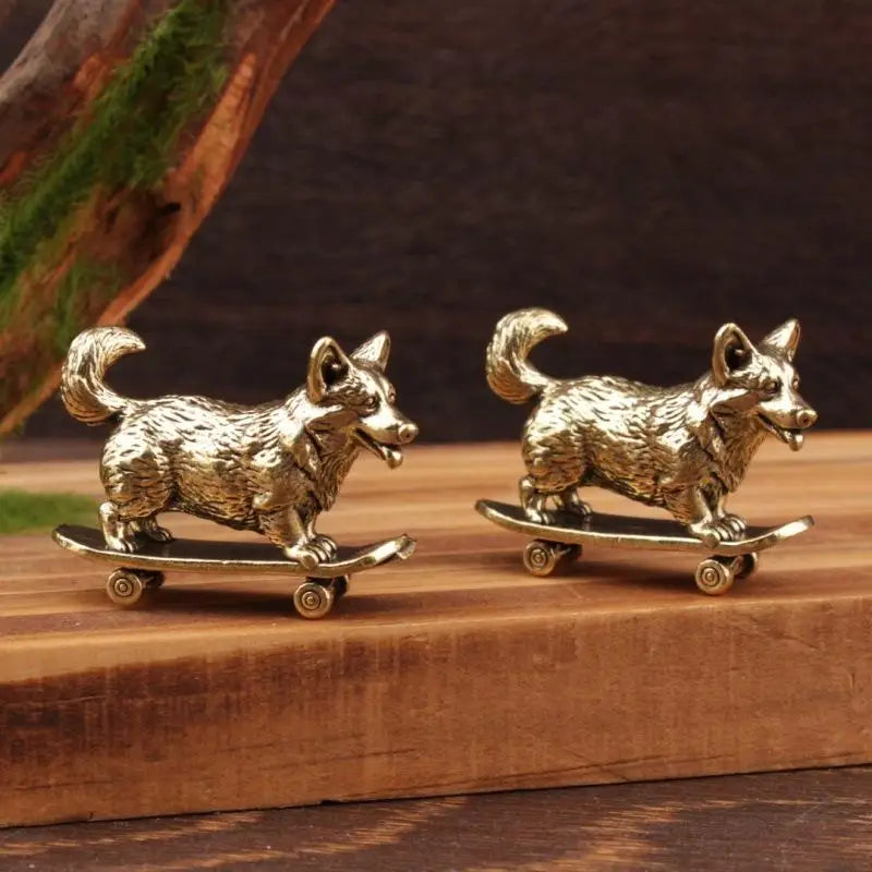 Brass Skateboarding Corgi Figurine – Retro Dog Desk Sculpture Brass Dog Figurine SPOT 1pc