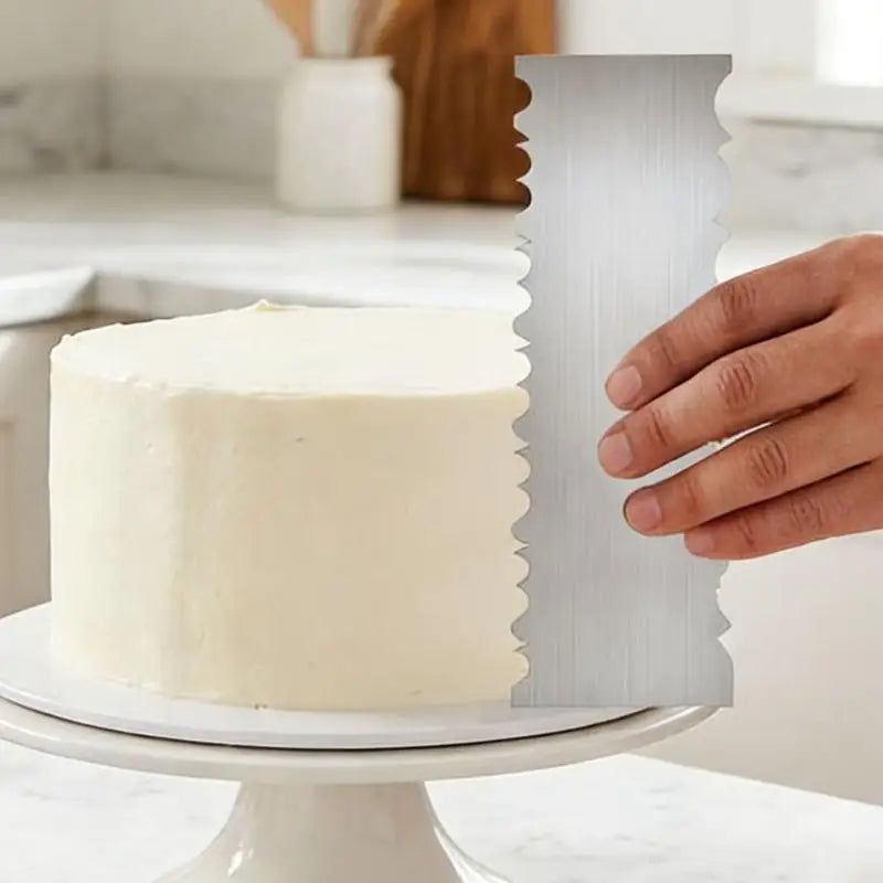 Stainless Steel Serrated Cake Scraper – Rust-Resistant Baking Tool Cake Decorating Scraper SPOT