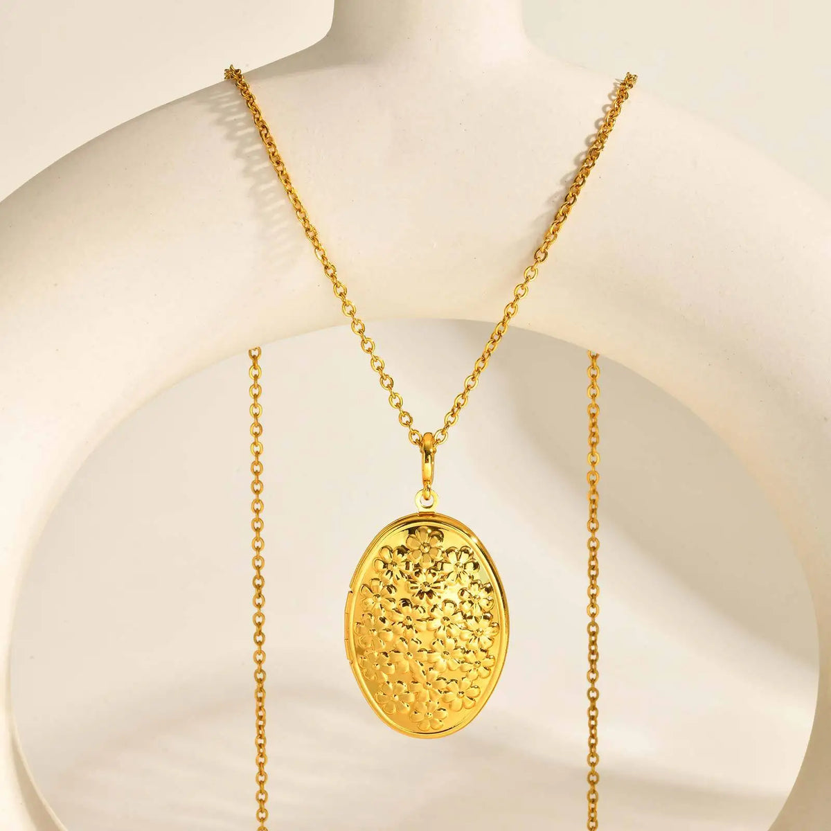 Oval Flower Locket Necklace – Gold Photo Pendant for Women Photo Locket Necklace SPOT