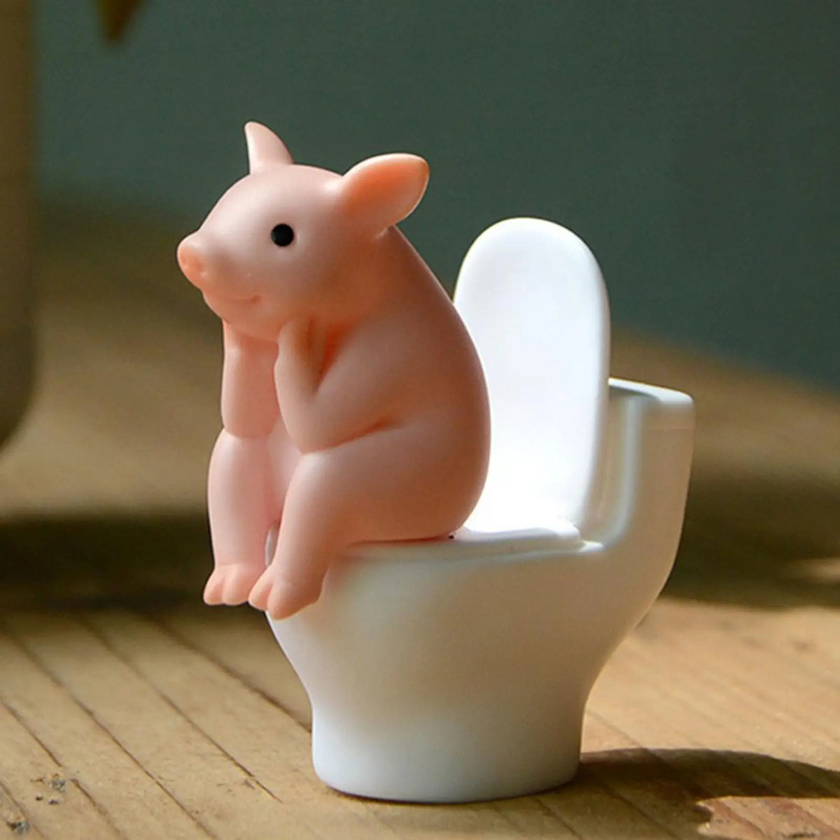 Cute Pig Toilet Figurine – Funny Desk & Home Décor Ornament Novelty Figurine SPOT