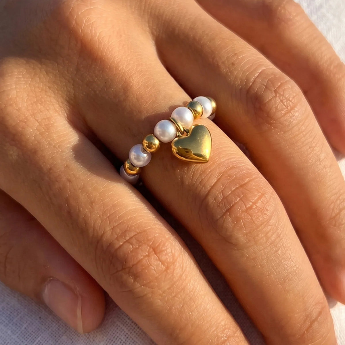 Two-Tone Pearl Heart Charm Ring – 18K Gold Elastic Band Fashion Ring SPOT