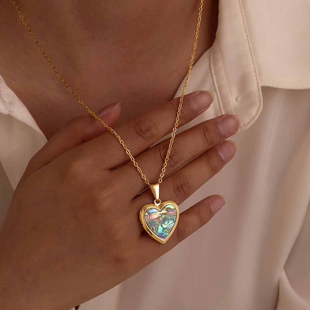 Women's Heart Locket Necklace – Gold Openable Shell Pendant Locket Pendant Necklace SPOT