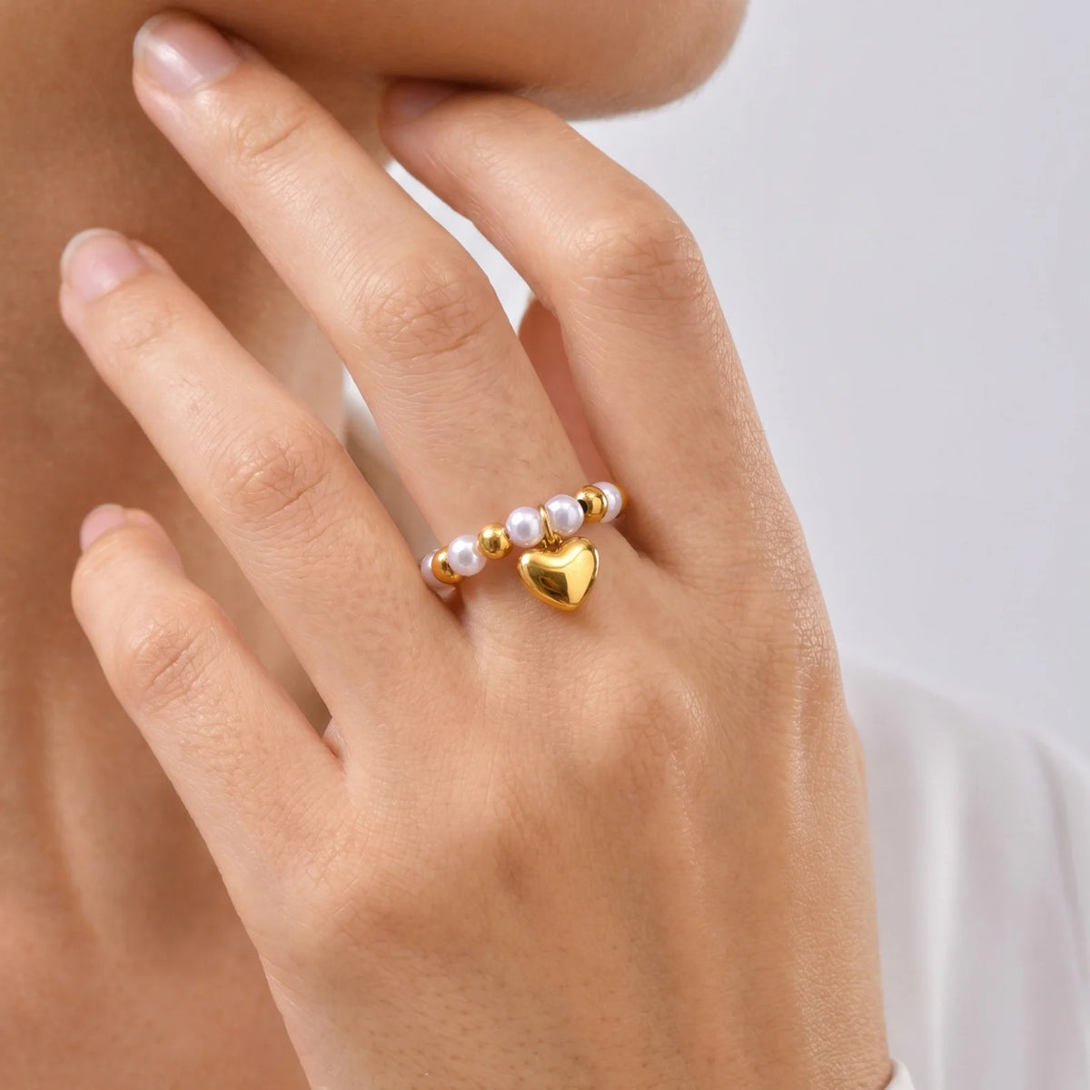 Two-Tone Pearl Heart Charm Ring – 18K Gold Elastic Band Fashion Ring SPOT