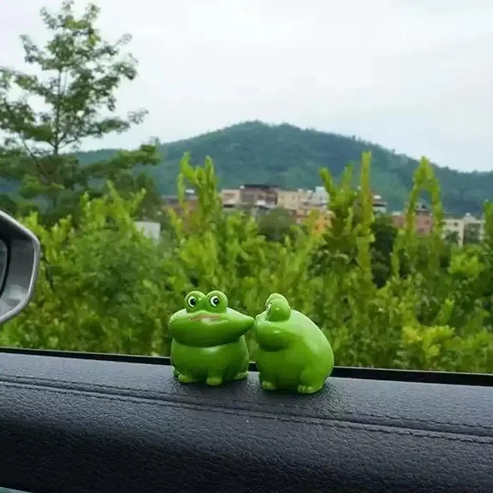 Cute Resin Kissing Frog Figurines – Mini Animal Desk Decor Set Resin Figurine Set SPOT