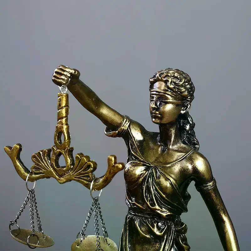Goddess of Justice Statue – Retro Imitation Copper Desk Ornament Decorative Figurine SPOT