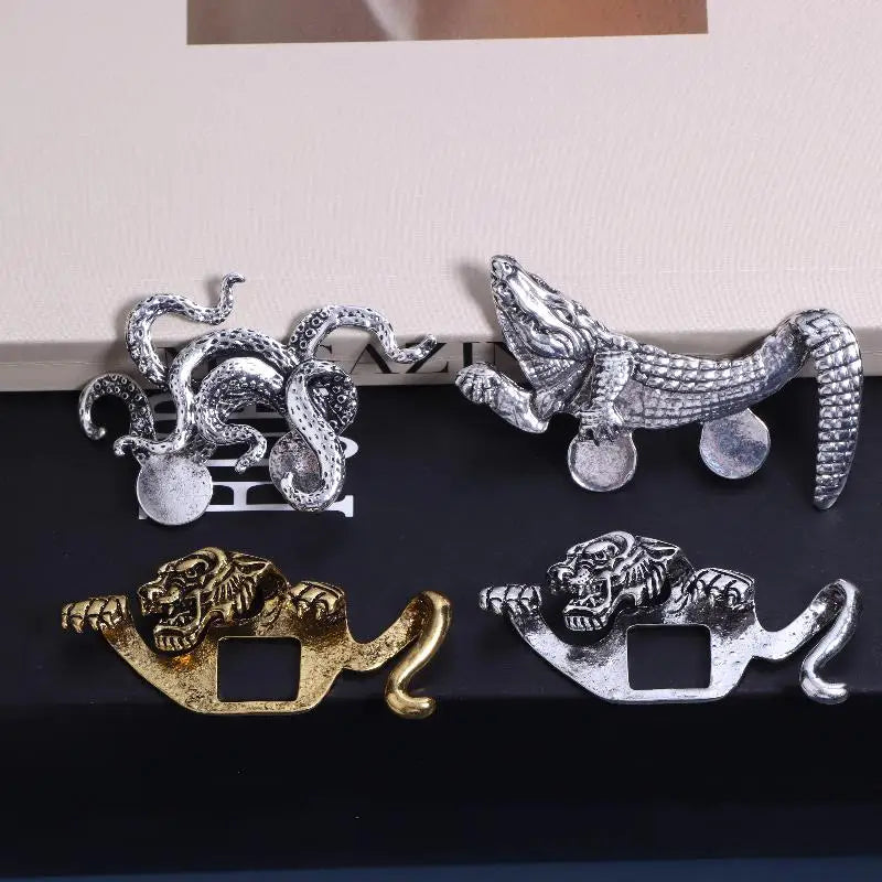 Zinc Alloy Vintage Animal Engraved Men's Suit Lapel Pin Men's Lapel Pin SPOT