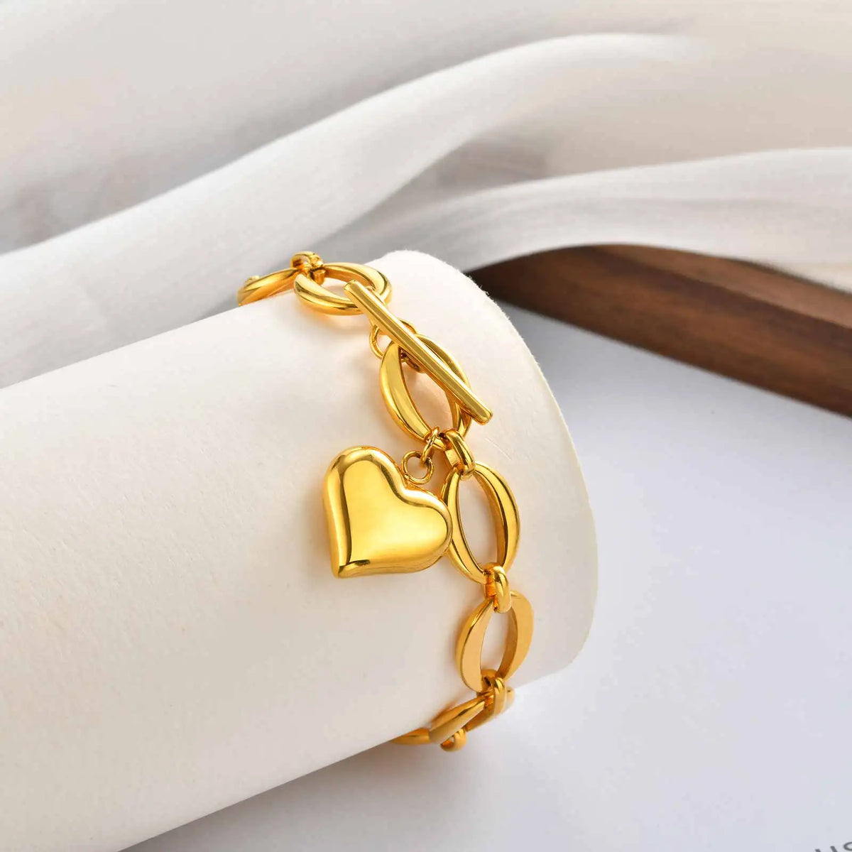 Women's 18K Gold Heart Charm Bracelet – Toggle Clasp Charm Bracelet SPOT