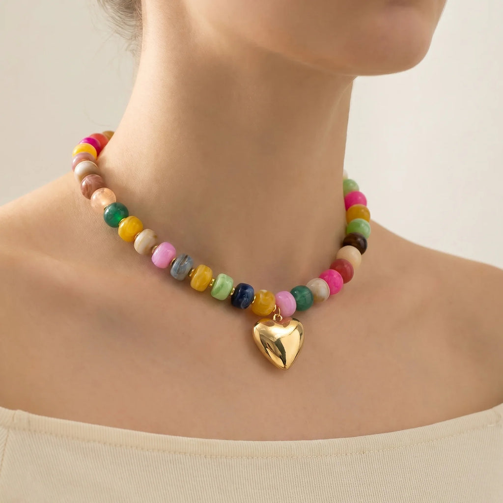 Resin Barrel Bead Choker – Gold Heart Pendant Y2K Necklace Beaded Choker Necklace SPOT