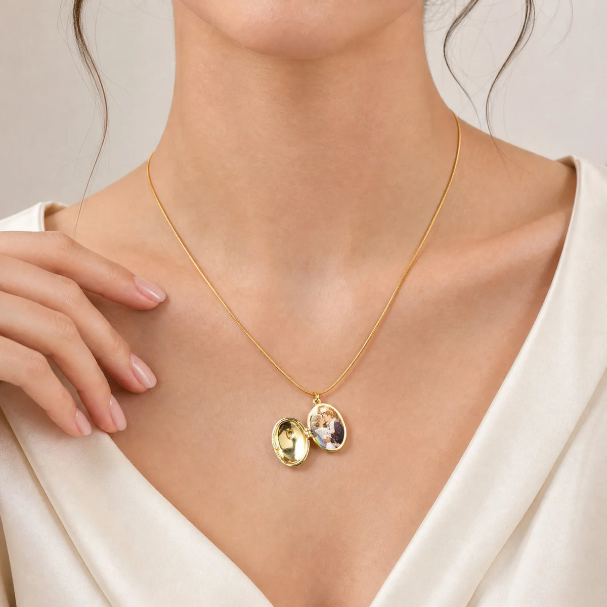Custom Photo Enamel Flower Locket Necklace | 18K Gold Plated Locket Necklace SPOT