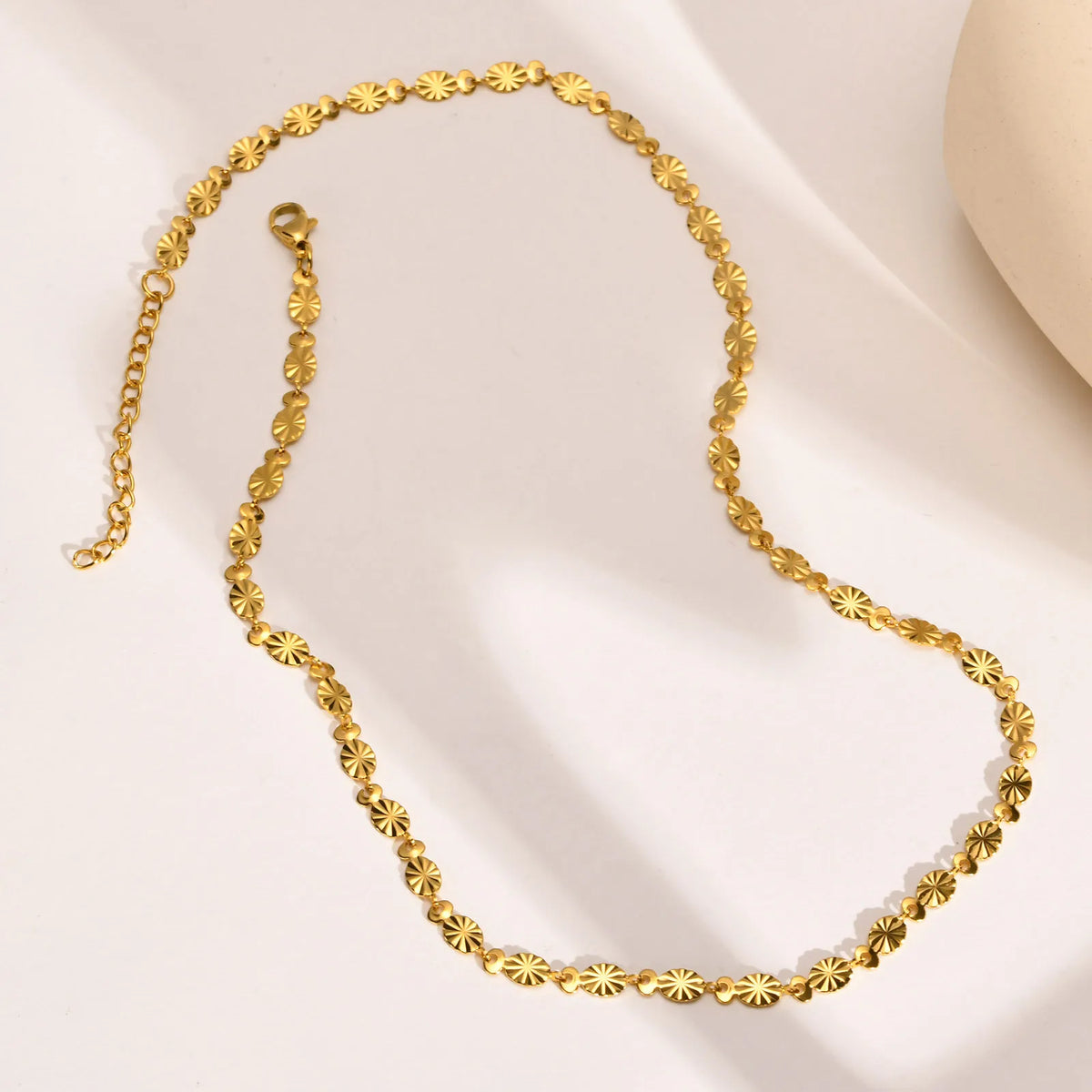 Daisy Chain Necklace – Gold Stainless Steel Flower Collar Chain Necklace SPOT