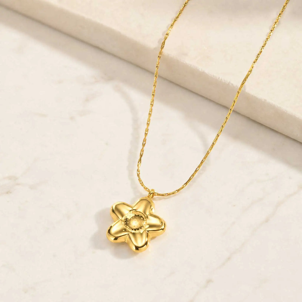 Meaeguet 18K Gold Flower Pendant Necklace – Dainty Floral Charm Pendant Necklace SPOT