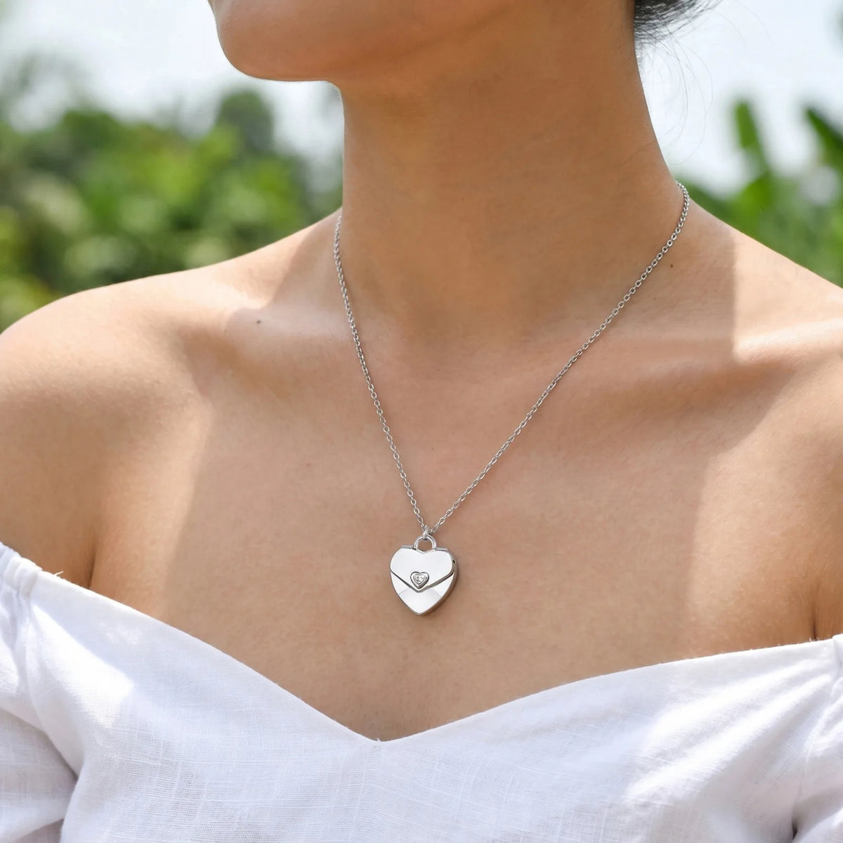 Custom Heart Locket Necklace – Free Laser Engraving | Meaeguet Locket Necklace SPOT