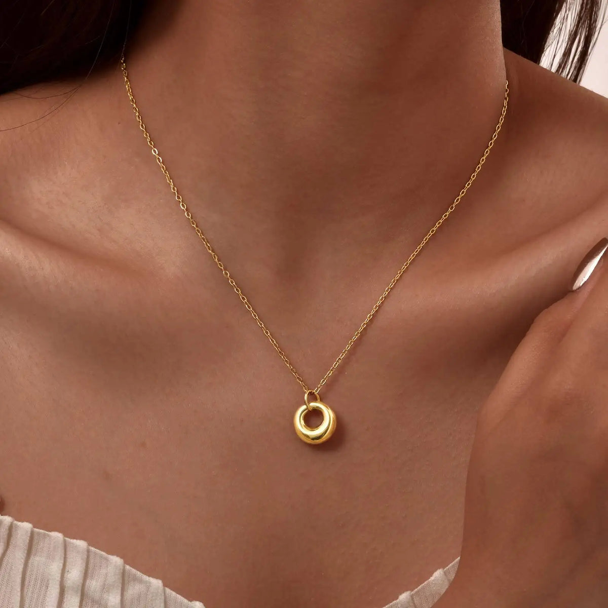 Geometric Herringbone Choker Necklace – Non-Tarnish Stainless Steel Choker Necklace SPOT