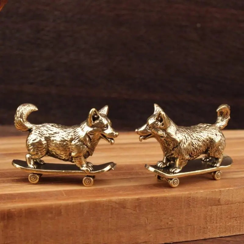 Brass Skateboarding Corgi Figurine – Retro Dog Desk Sculpture Brass Dog Figurine SPOT
