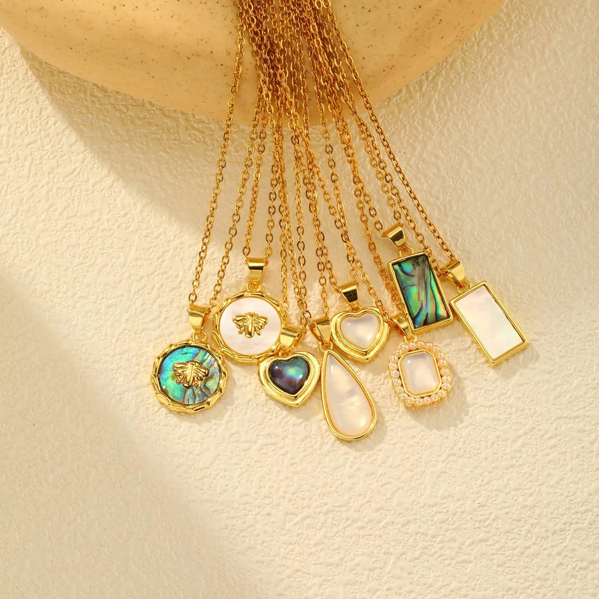 Meaeguet Abalone Shell Pendant Necklace – Waterproof Women Pendant Necklace SPOT