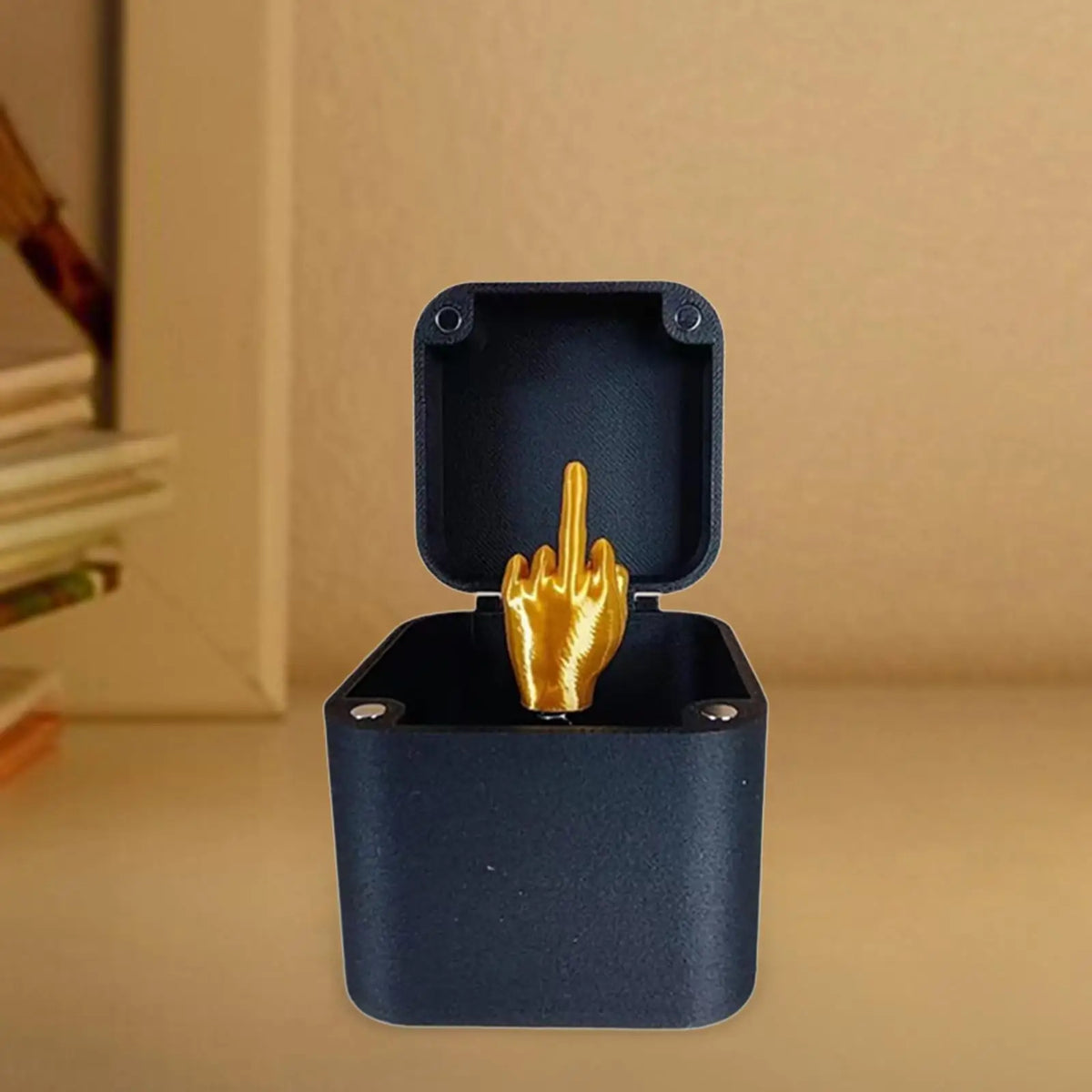 Finger in a Box – Funny Prank Surprise Novelty Gift Toy Novelty Prank Toy SPOT