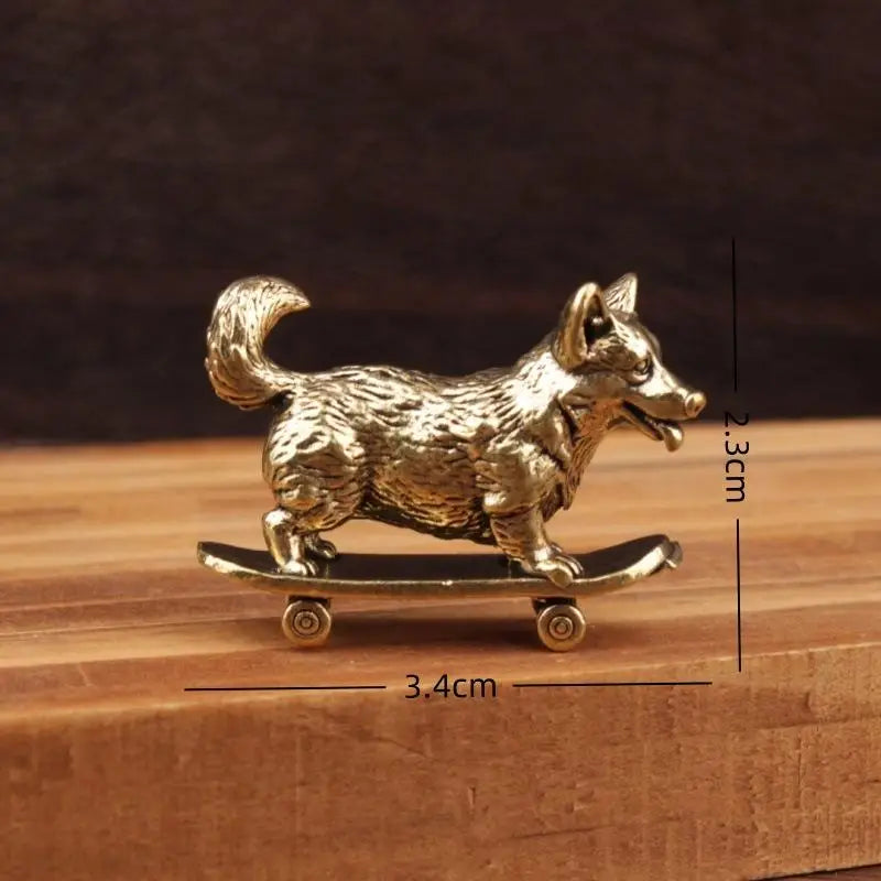 Brass Skateboarding Corgi Figurine – Retro Dog Desk Sculpture Brass Dog Figurine SPOT