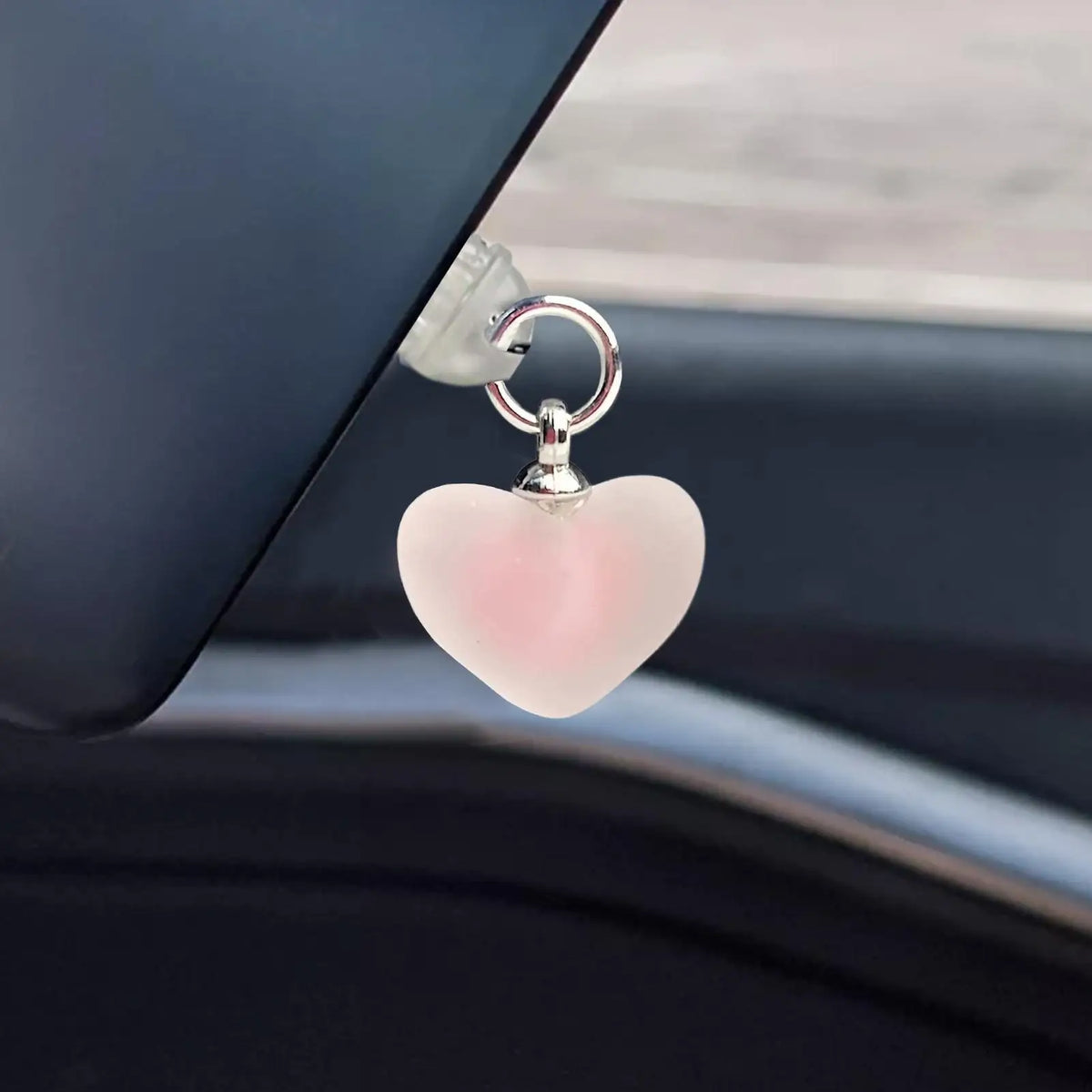 Heart-Shaped Type-C Dust Plug Pendant – Gradient Resin Charm Phone Dust Plug SPOT