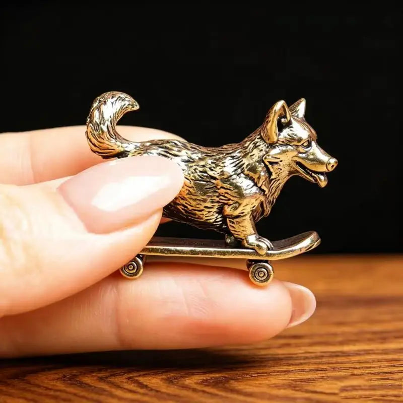 Brass Skateboarding Corgi Figurine – Retro Dog Desk Sculpture Brass Dog Figurine SPOT