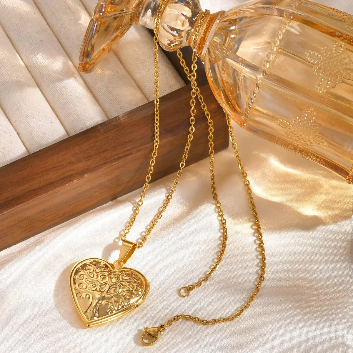 Personalized Photo Heart Locket Necklace – Custom Picture Gift Locket Pendant Necklace SPOT