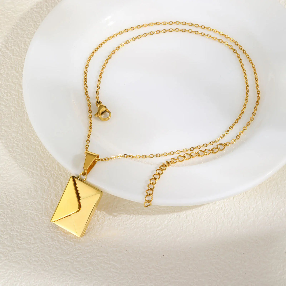 Personalized Photo Locket Necklace – Envelope Pendant for Women Personalized Locket Necklace SPOT