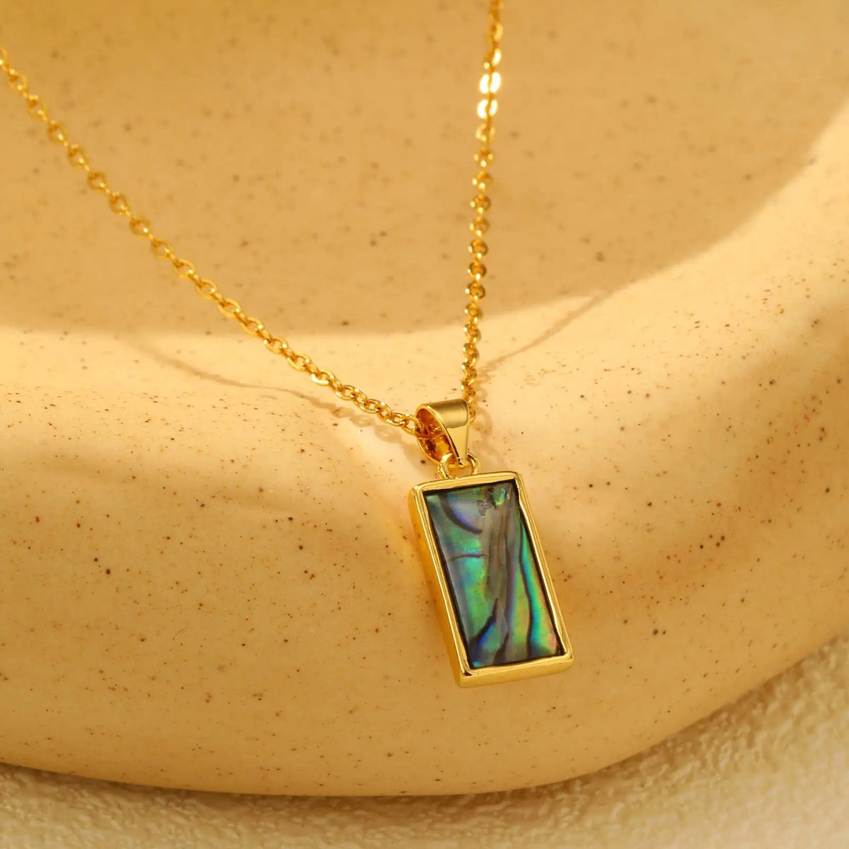 Meaeguet Abalone Shell Pendant Necklace – Waterproof Women Pendant Necklace SPOT