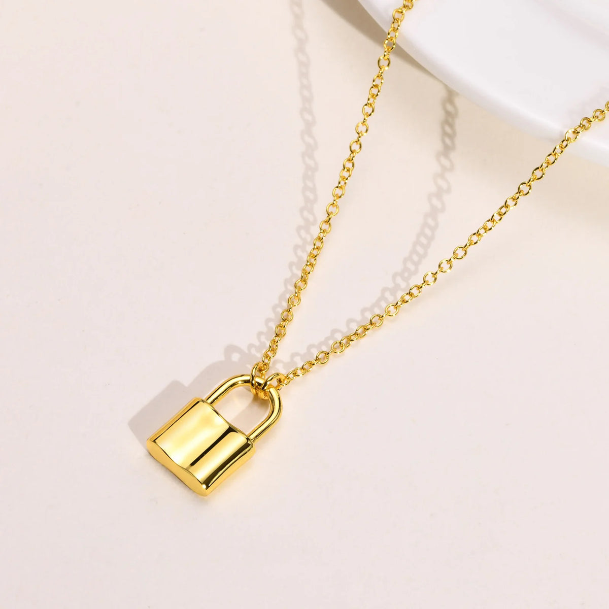 Meaeguet Padlock Pendant Necklace – Gold Stainless Steel Pendant Necklace SPOT