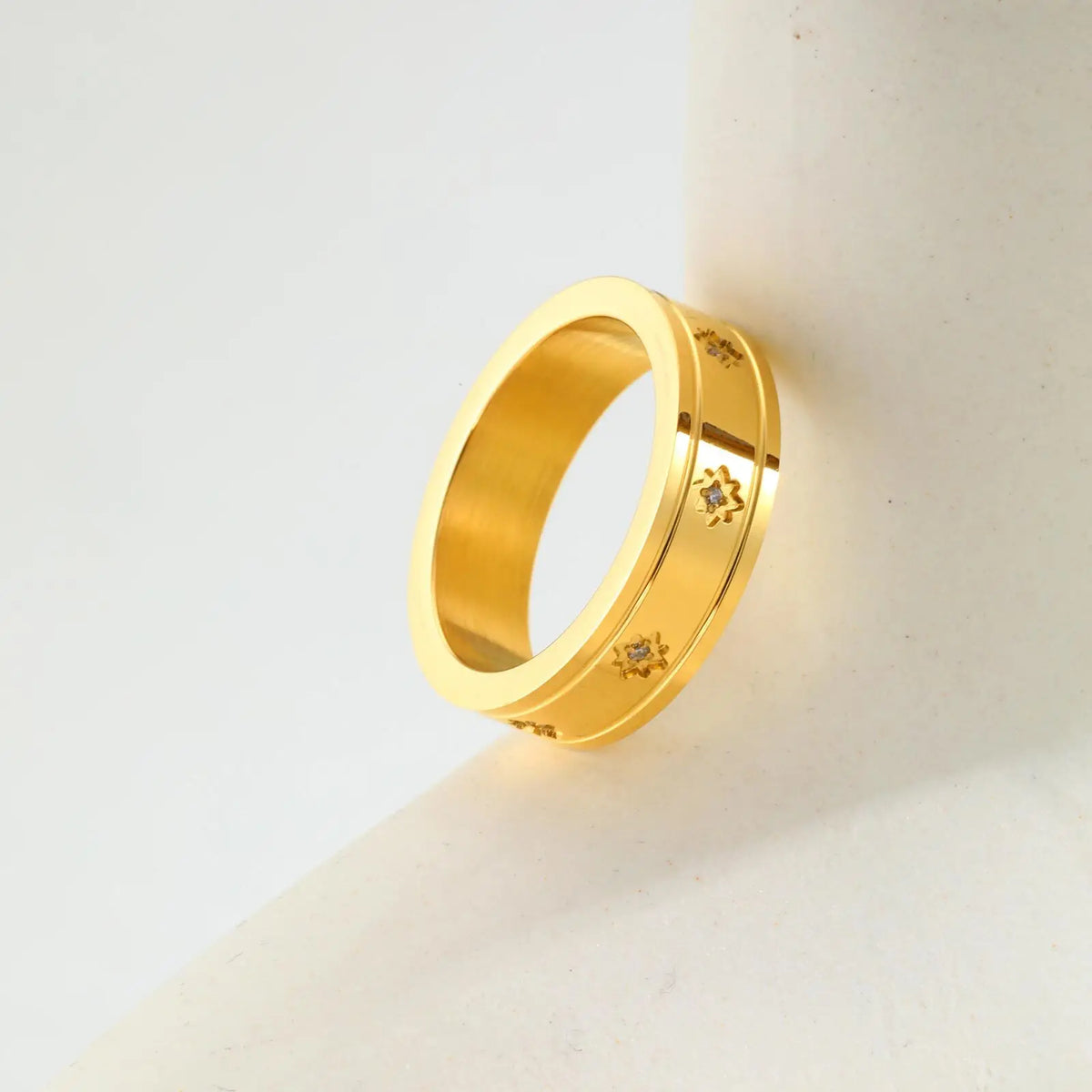 Zircon Star Ring for Women – 18K Gold Stainless Steel Waterproof Fashion Ring SPOT