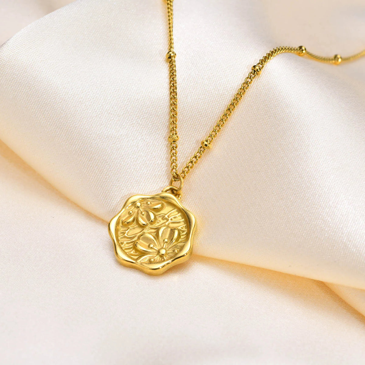 Meaeguet Coin Flower Pendant Necklace | 14K Gold Plated Steel Pendant Necklace SPOT