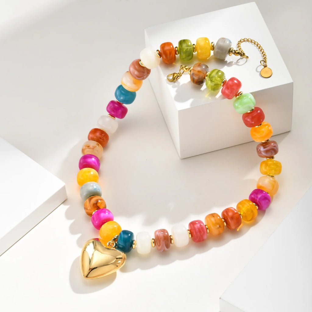 Resin Barrel Bead Choker – Gold Heart Pendant Y2K Necklace Beaded Choker Necklace SPOT