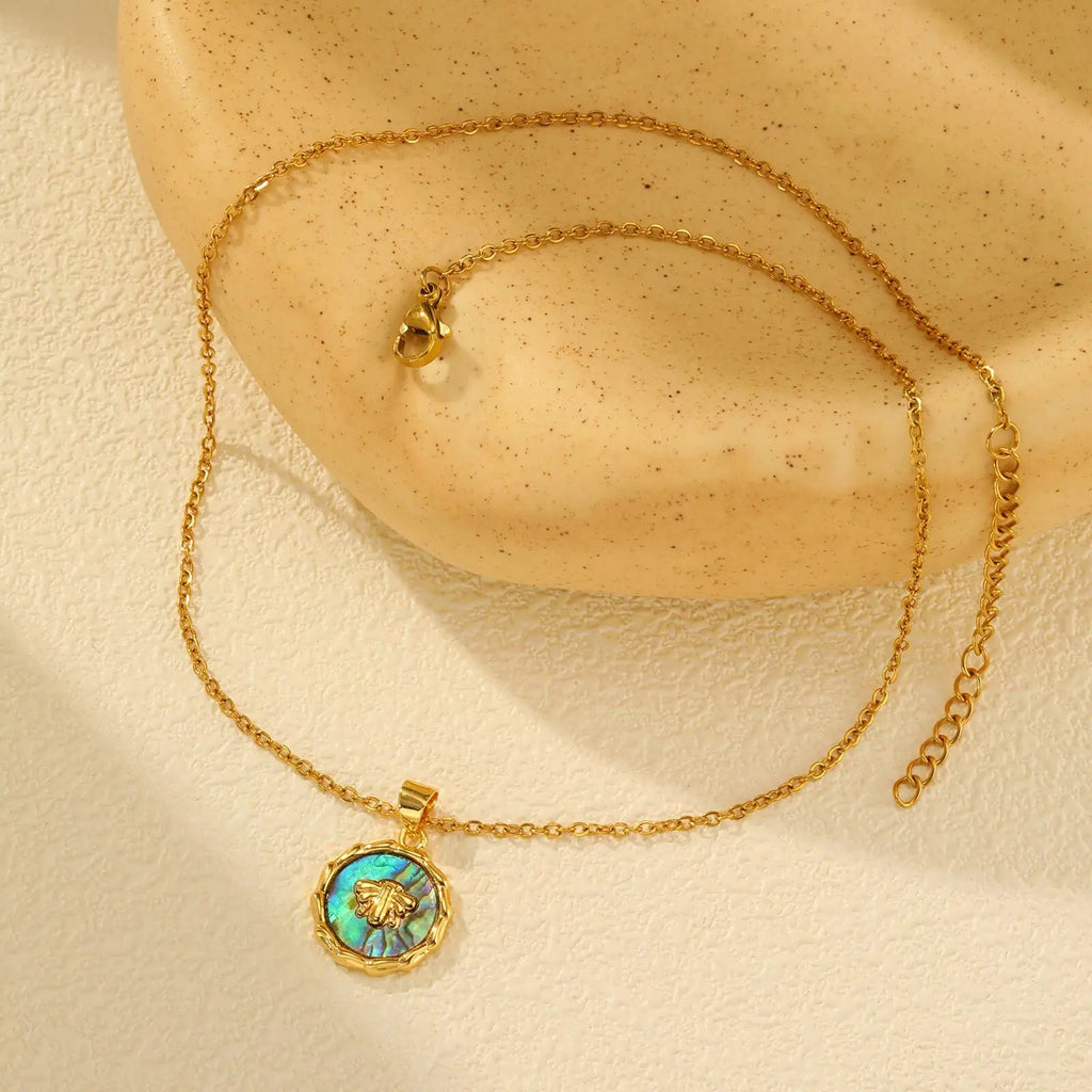Meaeguet Abalone Shell Pendant Necklace – Waterproof Women Pendant Necklace SPOT