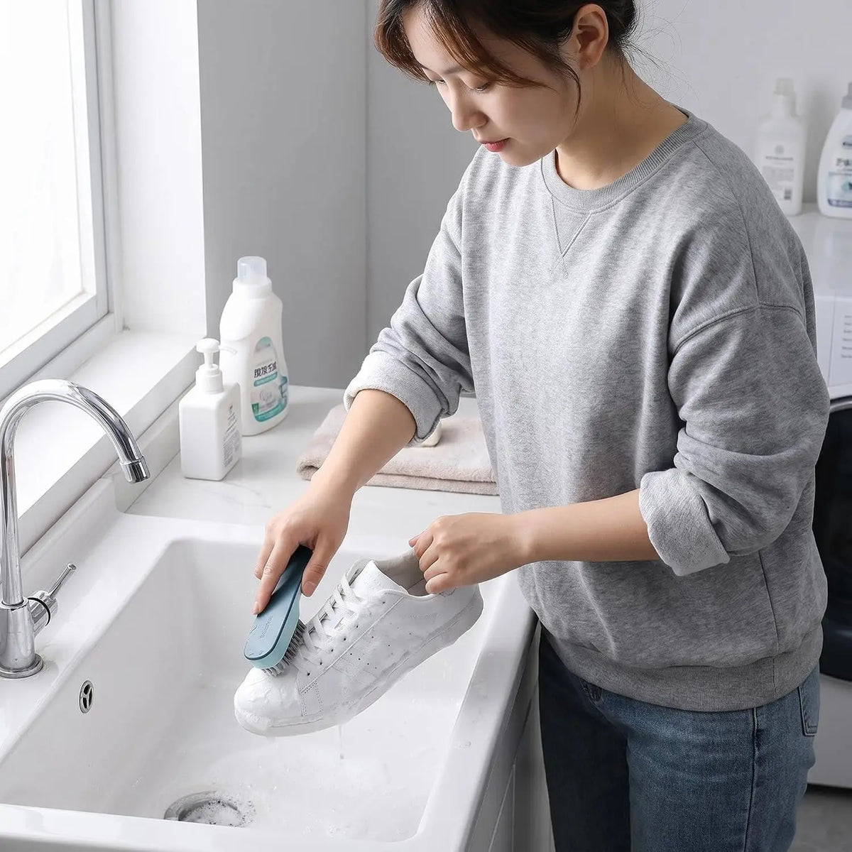 Long Handle Shoe Brush – Soft Bristles Sneaker Cleaner Shoe Cleaning Brush SPOT