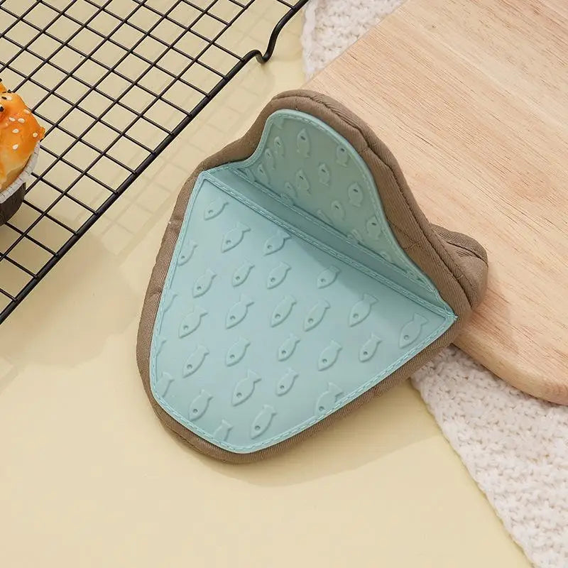 Fish-Shaped Silicone Oven Mitt – Heat-Resistant Kitchen Glove Silicone Oven Mitt SPOT A3