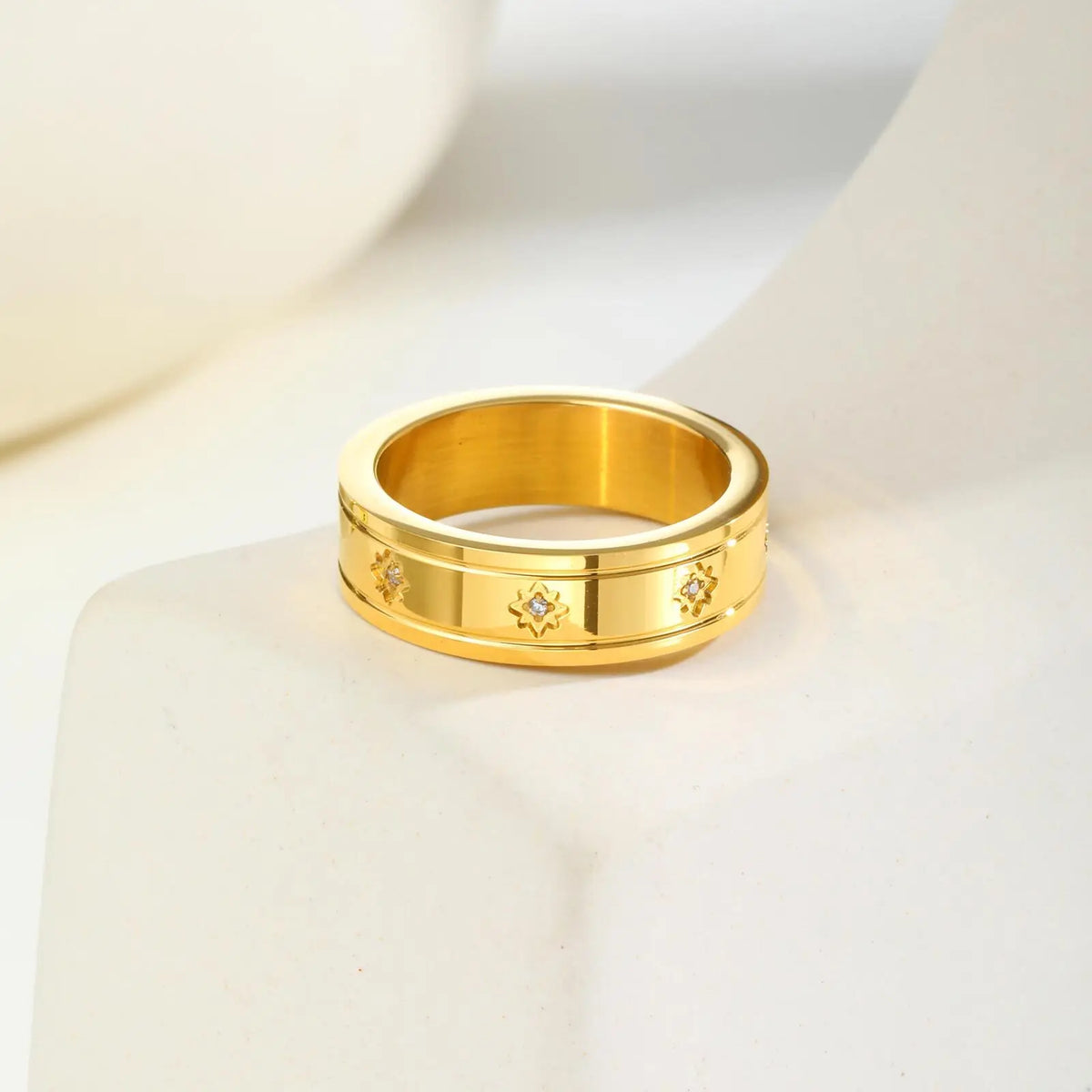 Zircon Star Ring for Women – 18K Gold Stainless Steel Waterproof Fashion Ring SPOT