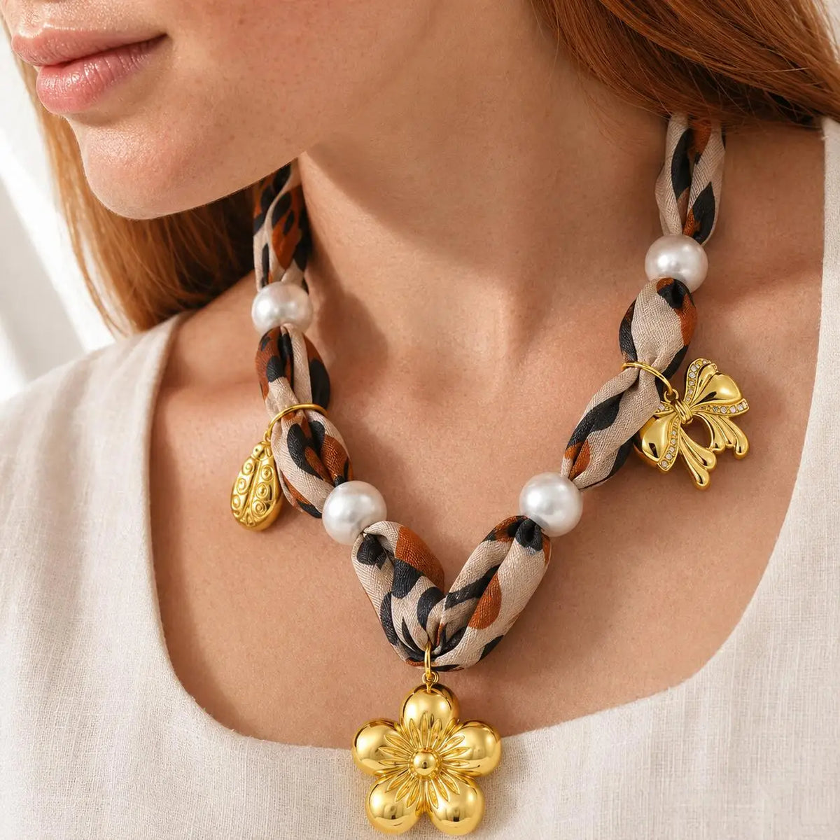 Leopard Ribbon Pearl Necklace – 18K Gold Floral Charm Pearl Pendant Necklace SPOT