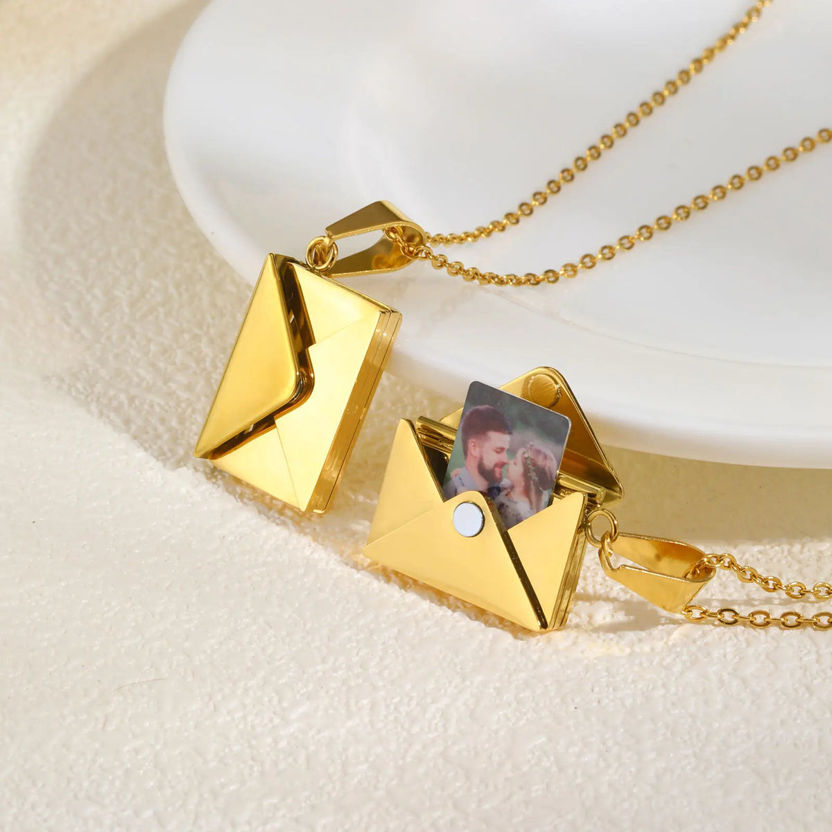 Personalized Photo Locket Necklace – Envelope Pendant for Women Personalized Locket Necklace SPOT