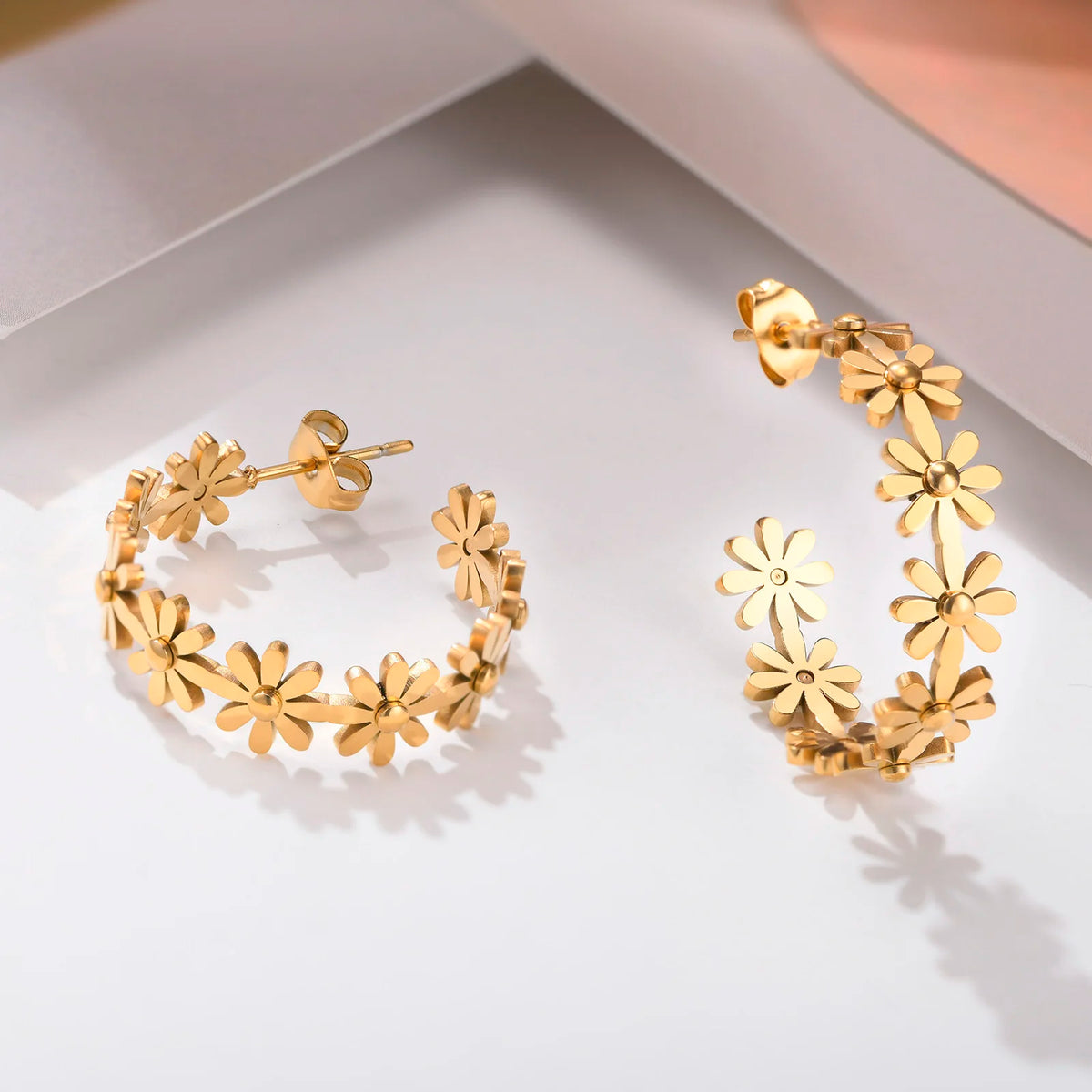Daisy Flower Hoop Earrings – 18K Gold Stainless Steel Waterproof Hoop Earrings SPOT