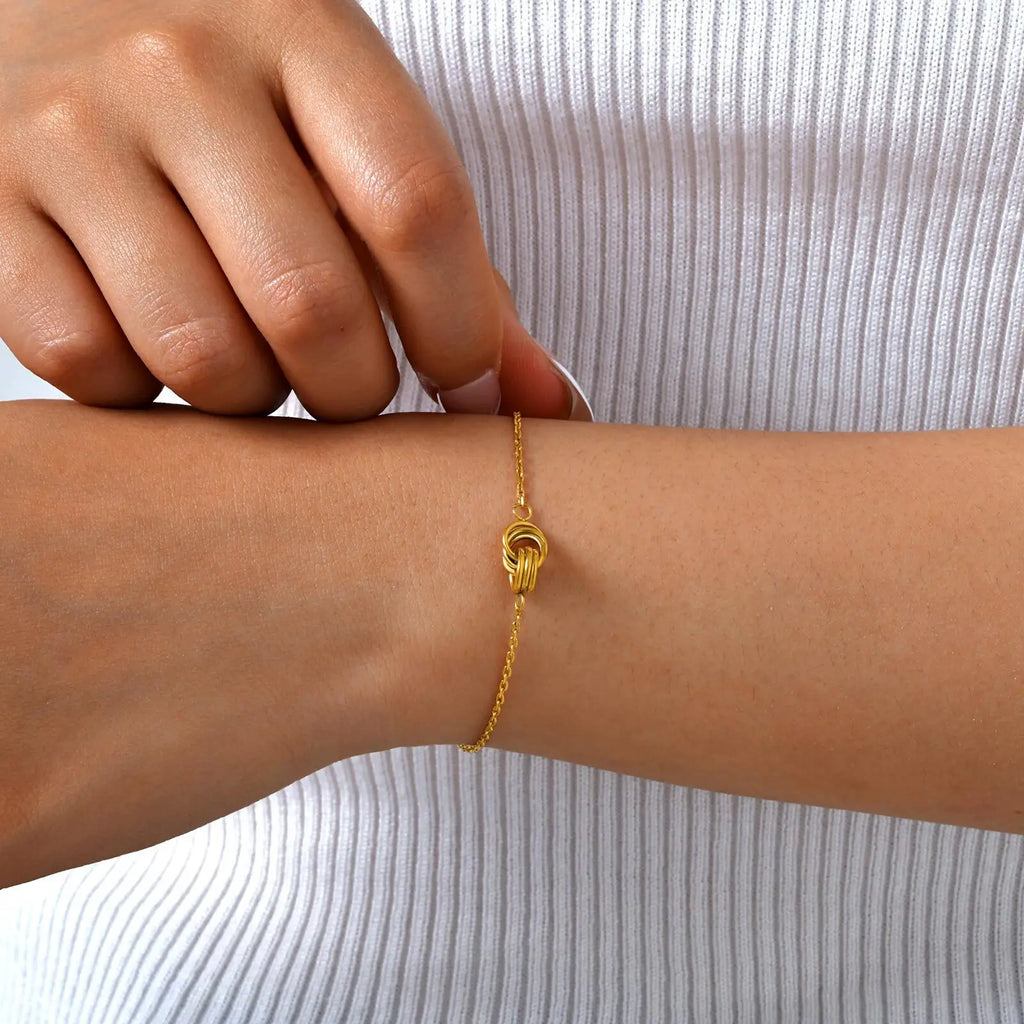 Gold-Plated Interlocking Link Chain Bracelet – Women's Stainless Steel Chain Link Bracelet SPOT