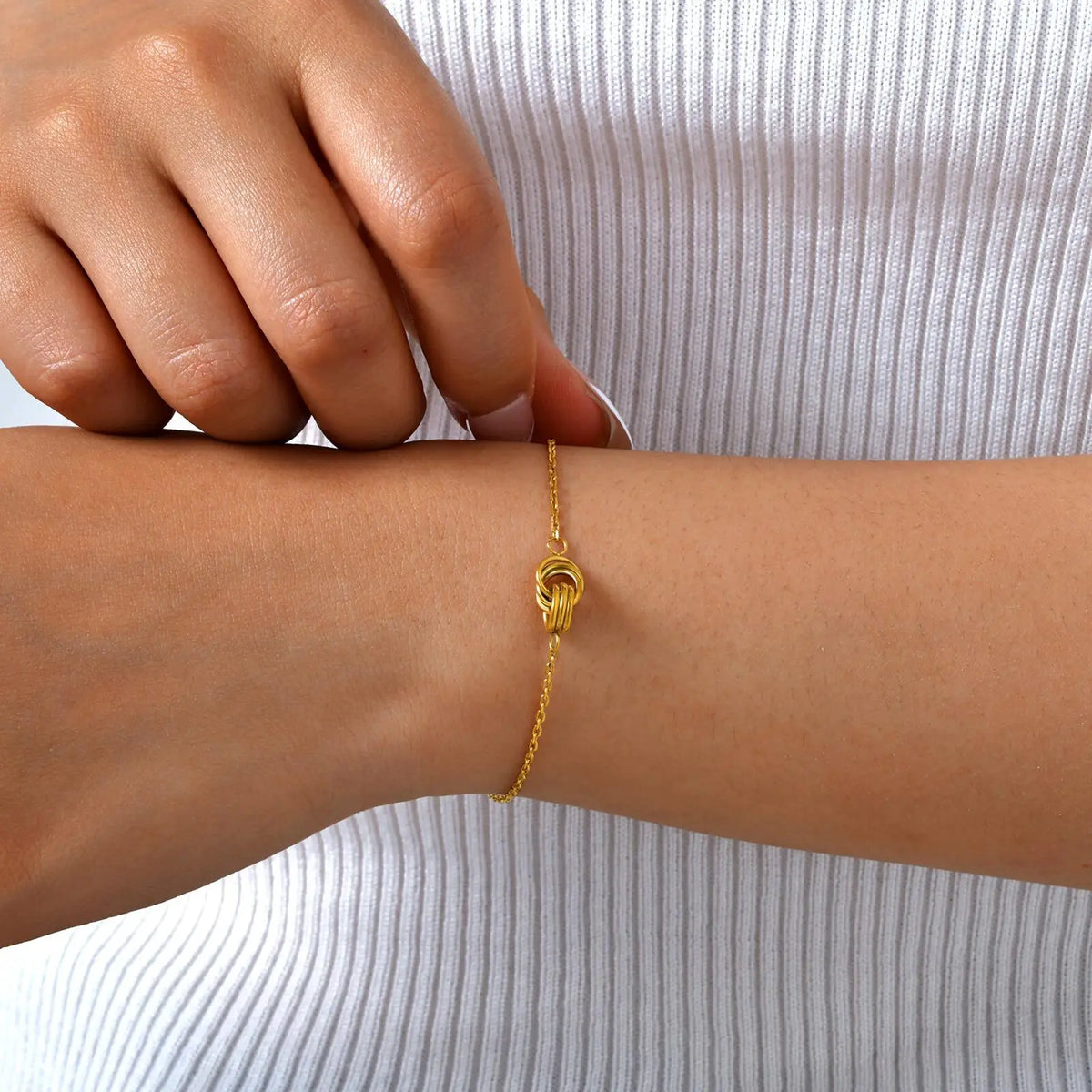 Gold-Plated Interlocking Link Chain Bracelet – Women's Stainless Steel Chain Link Bracelet SPOT