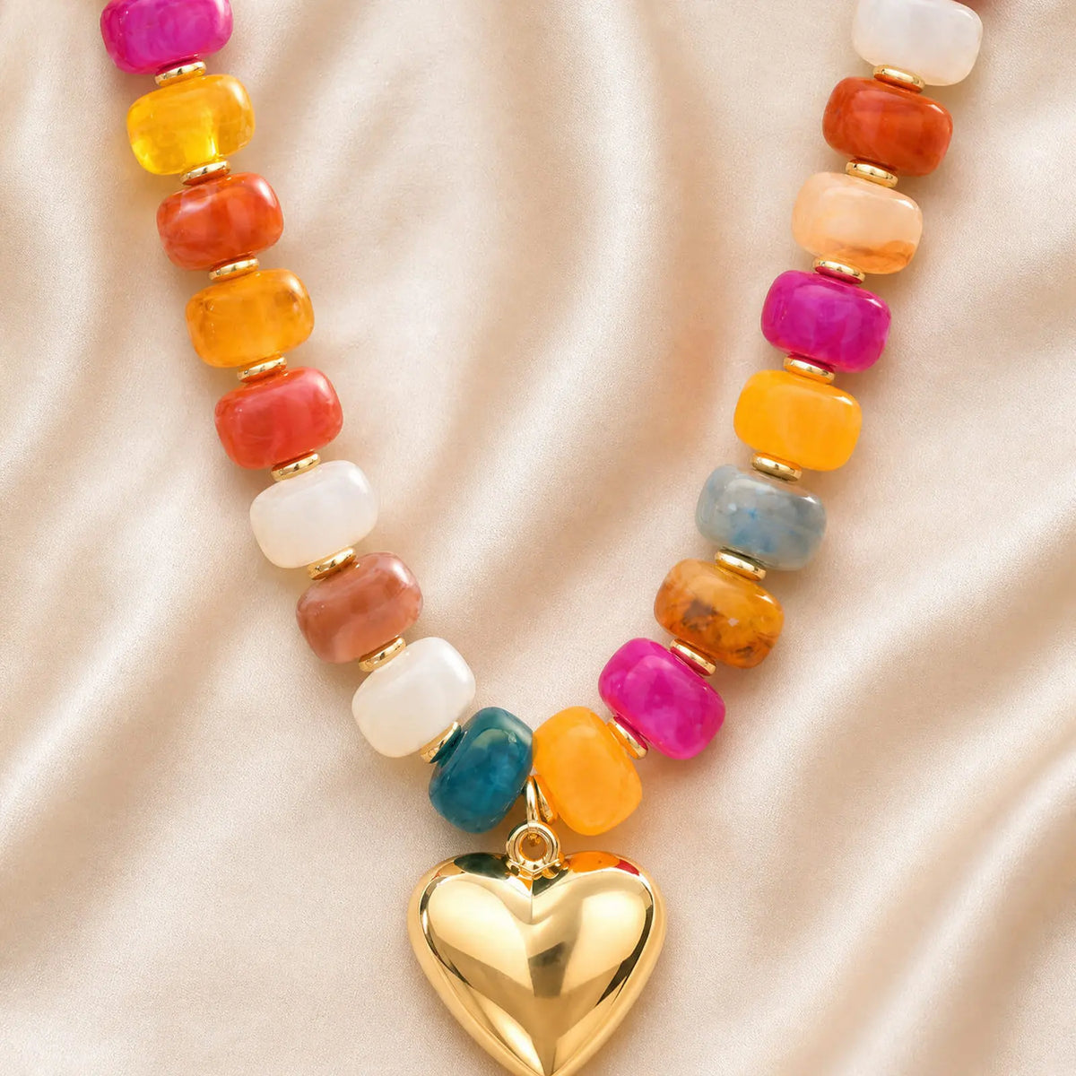 Resin Barrel Bead Choker – Gold Heart Pendant Y2K Necklace Beaded Choker Necklace SPOT