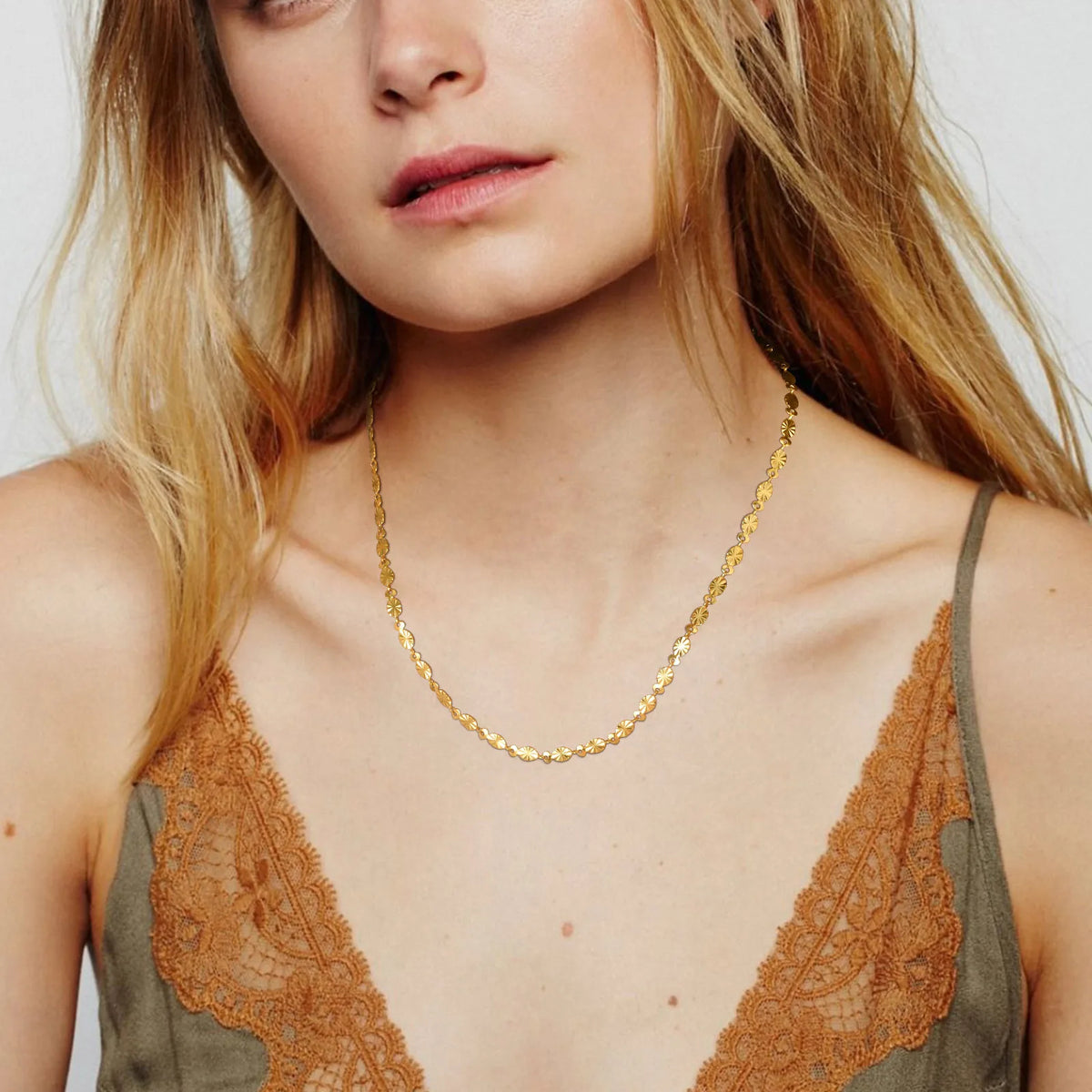 Daisy Chain Necklace – Gold Stainless Steel Flower Collar Chain Necklace SPOT